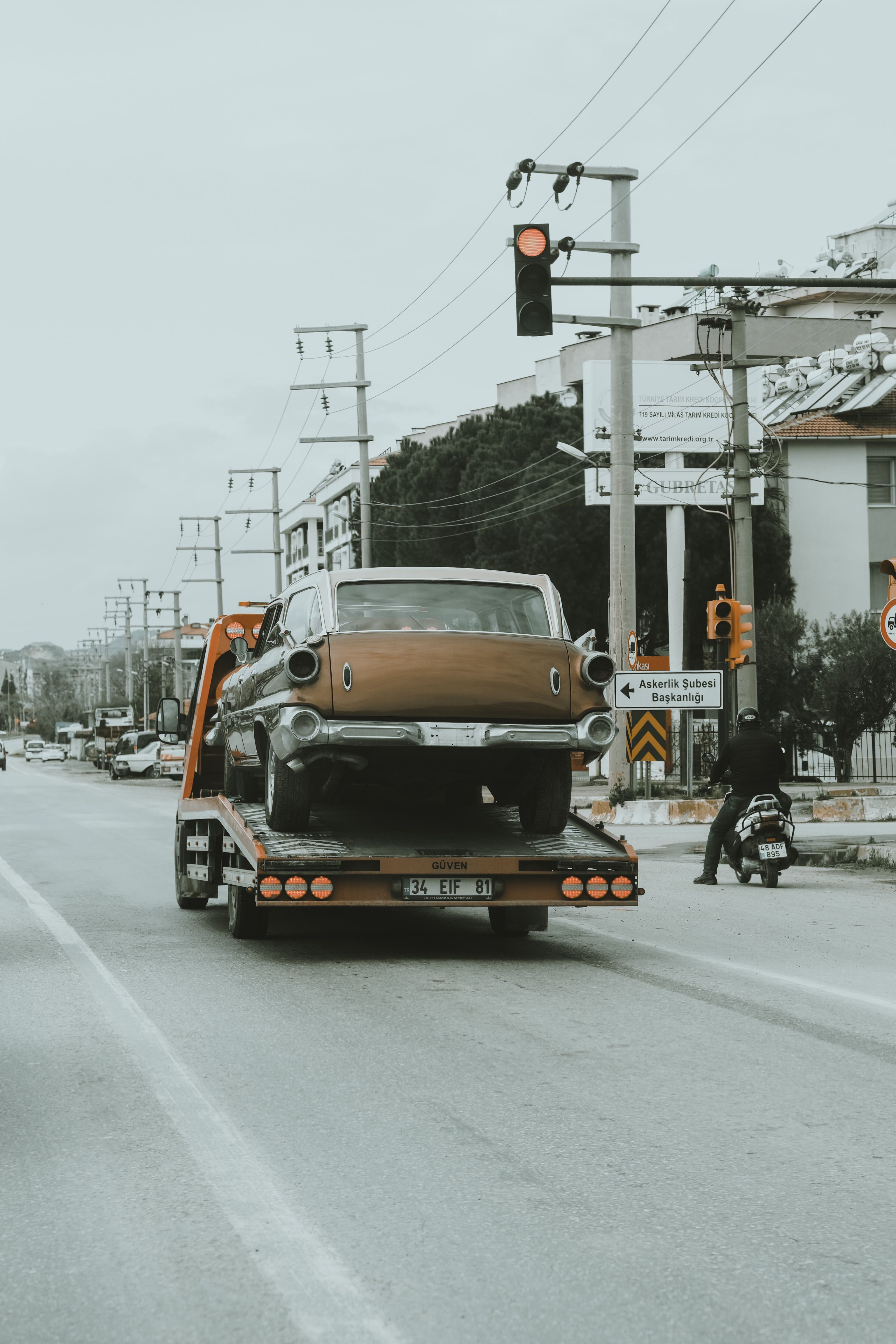 Describe the towing service shown